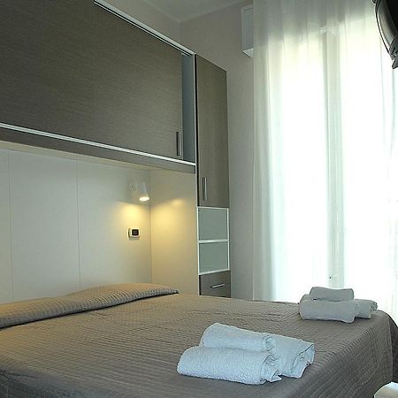 Hotel Sant'Elena リミニ エクステリア 写真