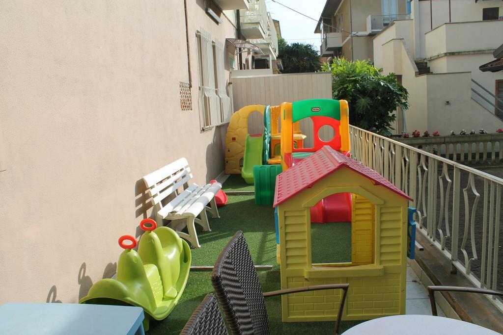 Hotel Sant'Elena リミニ エクステリア 写真