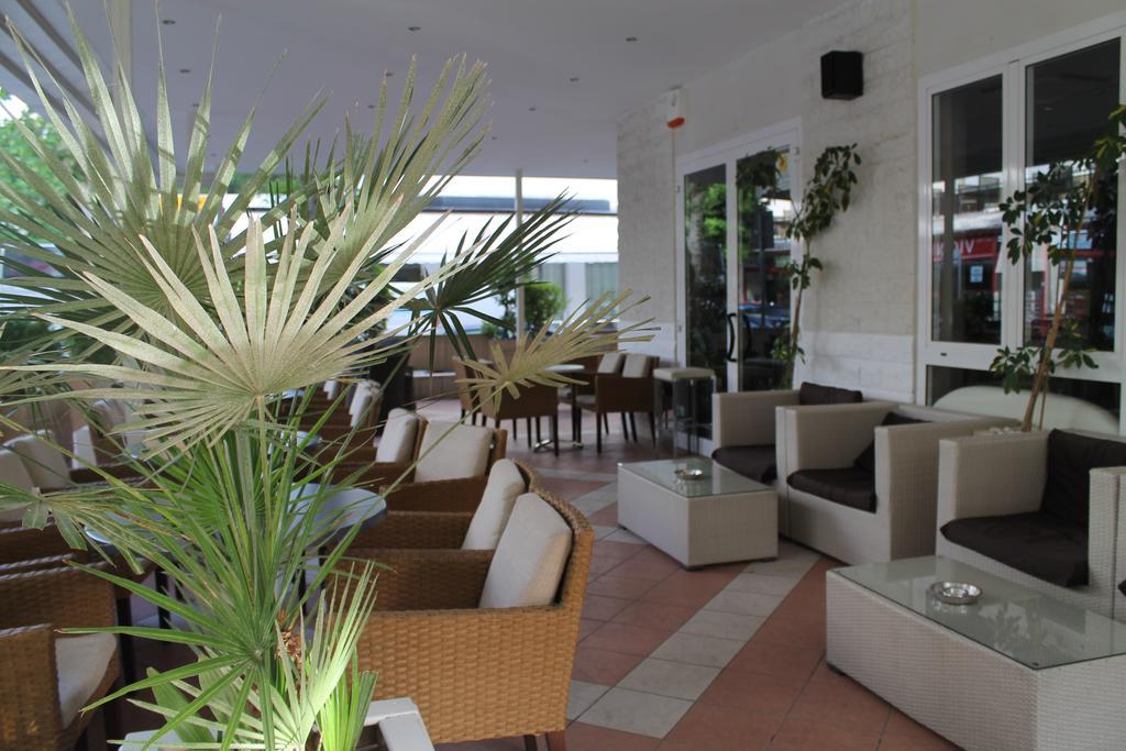 Hotel Sant'Elena リミニ エクステリア 写真