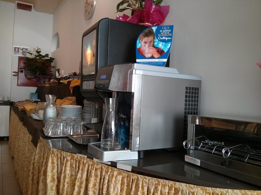 Hotel Sant'Elena リミニ エクステリア 写真